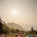 絕景營地：新竹五峰樂哈山露營區，雲霧縹緲中