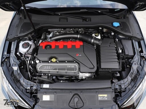 建議售價 345 萬元起、搭載 19 吋鑄造鋁圈及 RS 跑車排氣系統 全新 Audi RS 3 Sportback Online Exclusive Edition 國內官網開放預訂