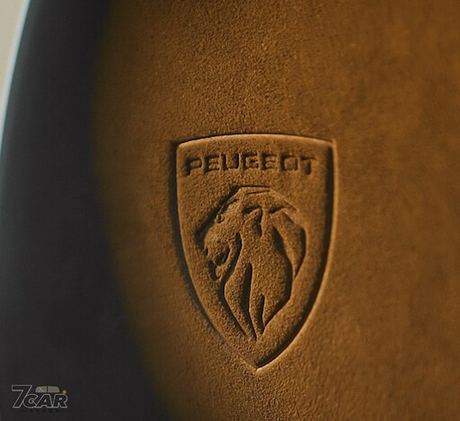 配置 21 吋曲面全景螢幕 全新 Peugeot e-5008 內裝曝光