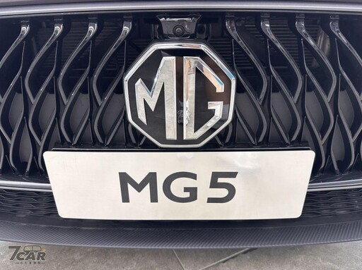 Fastback 溜背設計的入門顏質擔當 上汽名爵 MG5 實拍
