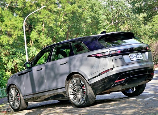 獨樹一格、不跟風LSUV的經典時尚不敗款！ 2024 Range Rover Velar