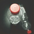 「瓶裝水」放車上喝了得乳癌？ 毒物專家闢謠！秒懂各類塑膠禁忌