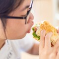 不胖、不吃肉卻有脂肪肝？ 營養師曝「飲食陷阱」：愛吃麵包、馬鈴薯慘中