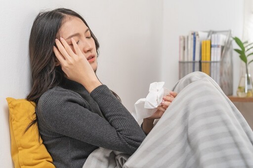 診所擠滿人！醫教「5點分辨流感or感冒」 小心晚上只是咳嗽，隔天就下不了床