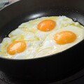 雞蛋被冤枉好久！美研究：吃12顆蛋與吃2顆影響幾乎沒差 「2族群」好膽固醇還反上升