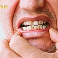 他嚴重牙周病戴活動假牙食物咬不爛 「1招」解噴假牙、咀嚼卡卡困擾