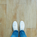 PVC地板耐用嗎？木地板該如何保養？居家裝潢「3點優缺」地板這樣挑
