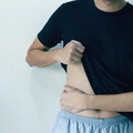 54歲男右腹腫脹「以為體內長髒東西」！醫：帶狀疱疹併發症作怪