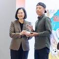 華梵大學美術系碩士生林柏廷《牆壁大戰》繪本 奪台北國際書展首獎