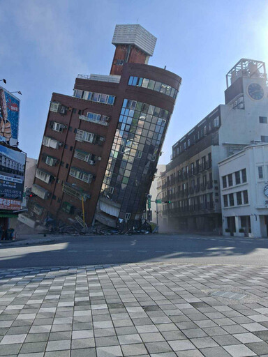 花蓮7.2強震！基隆黃金地段「危老建築倒塌」 警方已封鎖現場