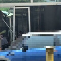 債務糾紛演引爆衝突！台南男怒撞工程行 釀大門玻璃碎裂、重機車毀損