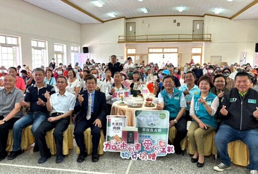 台糖油品雙十年華公益活動 楊明州出席推薦美食，贈送台糖好物關懷社區長輩