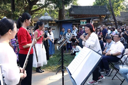 百人長笛演奏吹響管樂之都 嘉義公園昭和市集增添人文氣息