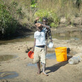 缺水孩童每天走6公里 展望會為孩子搶救乾淨水源