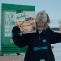 在冰天雪地裡怎麼送「冷凍披薩」？汪星人扛起重任表示：讓專業的來！