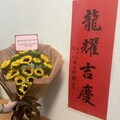 郭國文奪文件成國際迷因 韓國瑜送花贈綠營被反送「太陽花」