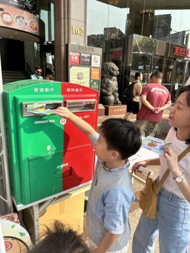 臺南郵局舉辦「郵您真好」母親節彩繪明信片活動