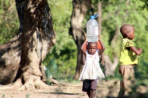 乾涸非洲大地 兒童的健康、教育權益面臨重重挑戰