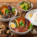 慕里諾國際餐飲集團旗下的Suage北海道湯咖哩、杏桃鬆餅屋推出全新餐點