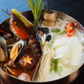 「湳洋鍋物」 南洋主題鍋，湯頭用整隻鮮活波士頓龍蝦熬煮