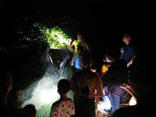大小朋友最愛的「夜訪小野柳」4月登場 到台東富岡地質公園探尋寄居蟹