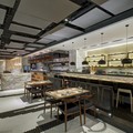 輕鬆中帶點沉穩的用餐空間