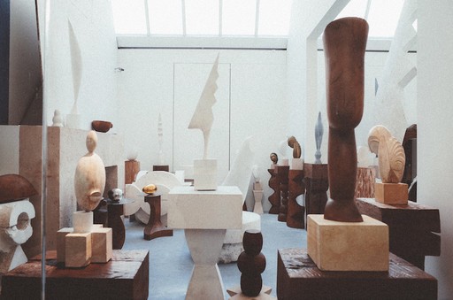 造訪巴黎龐畢度，不能錯過這位現代主義雕塑先驅的工作室