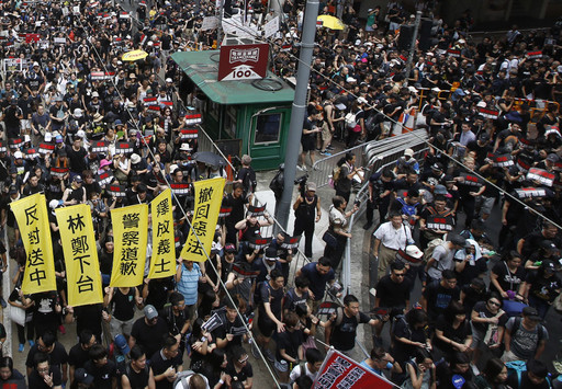 沒有民主的香港青年要維護法治底線