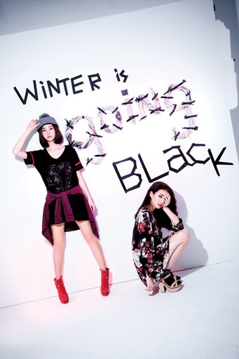 going black!! 今年冬天就從「黑色」開始掌握流行。
