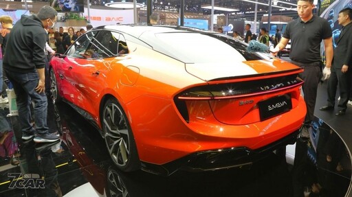 2024 北京國際車展：Lotus Emeya 繁花綻放限量版 實拍