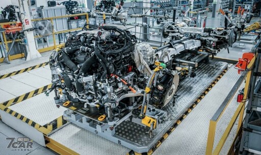 取代 W12 引擎、綜效馬力達 750 匹 Bentley 首度公開全新 V8 PHEV 動力