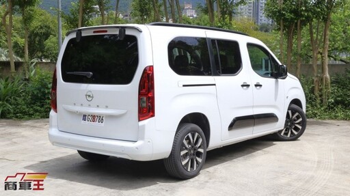 德裔布丁狗 Opel Combo Life Premium 七人座 試駕