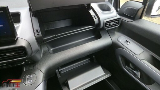 德裔布丁狗 Opel Combo Life Premium 七人座 試駕
