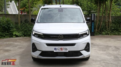 德裔布丁狗 Opel Combo Life Premium 七人座 試駕