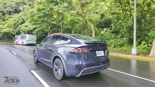 質感、隔音、懸吊再升級！ Tesla Model X Plaid 試駕