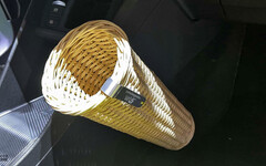 傘桶？甜筒？其實你不懂！這是法棍籃...雷諾推出全球首輛「法國麵包車」純電R5非搞笑登場