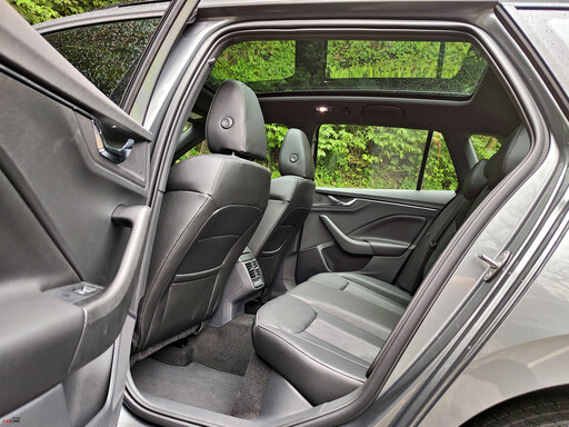 最安全實用的家庭休旅《Škoda Kamiq 冠軍版》駕駛座電調椅與全景天窗入列、加量不加價
