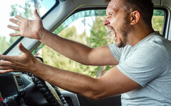 防止「路怒症」駕駛者繼續開車上路的全新主動安全系統！這是GM的天馬行空專利