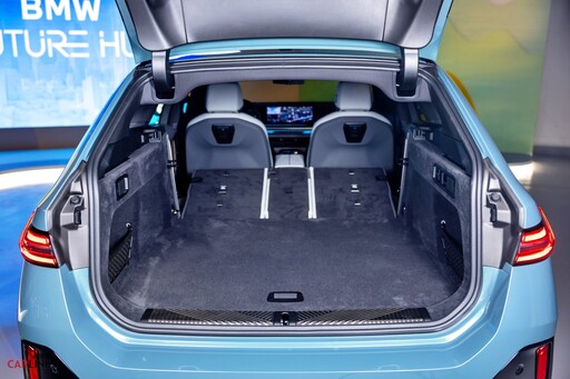 當代電能市場唯一首創，BMW i5 Touring純電豪華旅行車339萬元起國內登場！