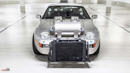 這是DeLorean DMC-12不鏽鋼車體「回到未來」時光機？其實只是一輛Porsche 928...
