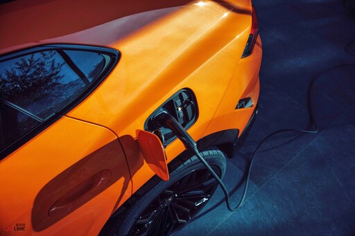 Lamborghini首輛混合動力Super SUV Urus SE 620匹、純電模式行駛超過60km、1,298萬元起抵台！