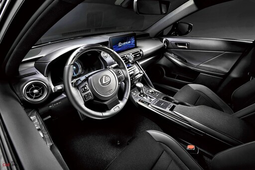 LEXUS IS 300h 2025年式新等級F Sport Mode Black IV極致黑化版221萬元正式推出！