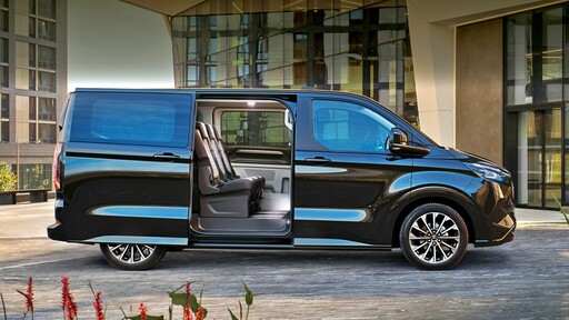 Ford Tourneo Custom旅行家25年式全新到港,全車系升級Level 2駕駛輔助,配備升級超過11萬元