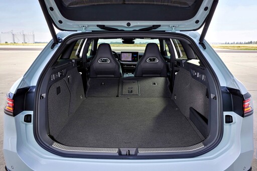 Volkswagen豪華旗艦The all-new Passat僅有旅行車一款、共3個車型,售價157.8/182.8/197.8萬!