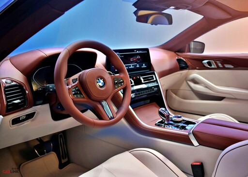 在每一寸細節訴說創新靈魂，與主流形成鮮明對比。BMW全新概念車Speedtop定義未來奢華格局