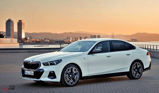 BMW六月推出全車系BMW Yours多元智選方案,享低月付9,900元起與原廠3年保養套裝!