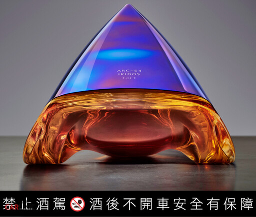 Aston Martin×蘇格蘭酒廠波摩攜手合作,蘇富比拍賣13.5萬英鎊、再創威士忌收藏藝術新高峰!