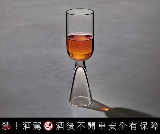 Aston Martin×蘇格蘭酒廠波摩攜手合作,蘇富比拍賣13.5萬英鎊、再創威士忌收藏藝術新高峰!