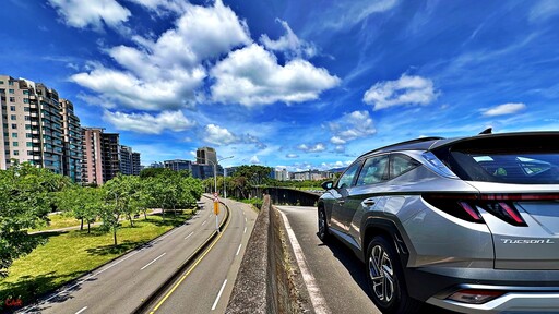 【這台國產休旅真的不一樣】Hyundai Tucson L Turbo Hybrid:開起來像電動車,卻不用充電!