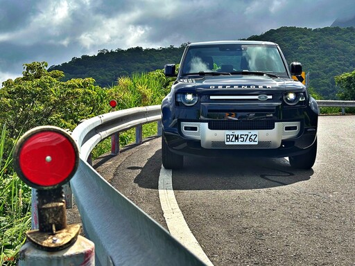 這部披著經典復古外衣的Defender D300 S County Pack,是最「像自己」的那台車?